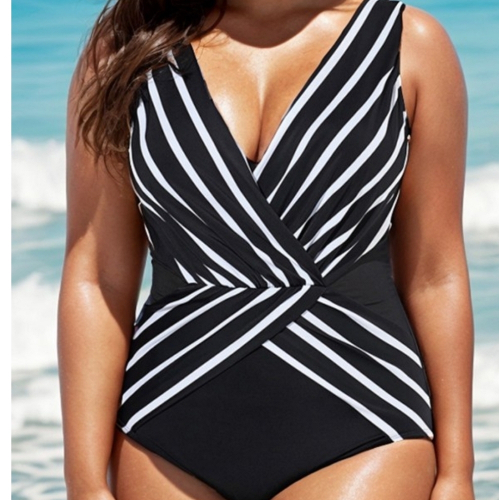 Meet.Curve Black White V-Neck Streak Modern One Piece Slimming Swimsuit 3X NWT